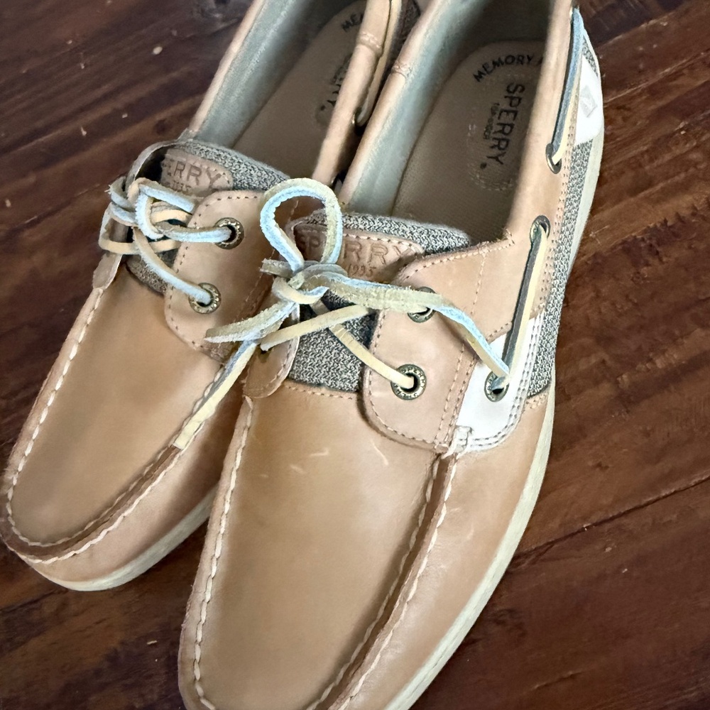 Woman’s Sperry Songfish boat shoe- size 9.5w